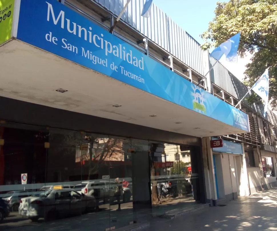 SIN CUSTODIA. La Policía dejó sin servicios adicionales a la Municipalidad y detonó una escalada de tensiones. Municipalidad de S.M. de Tucumán