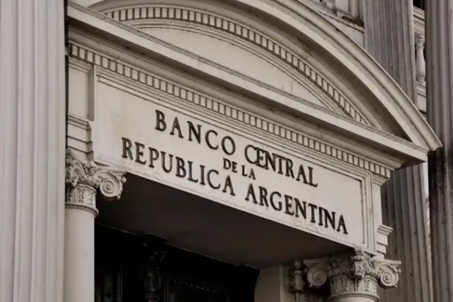 El Banco Central tuvo que salir a vender ayer, de las reservas, unos U$S 200 millones para atender compromisos de importación.
