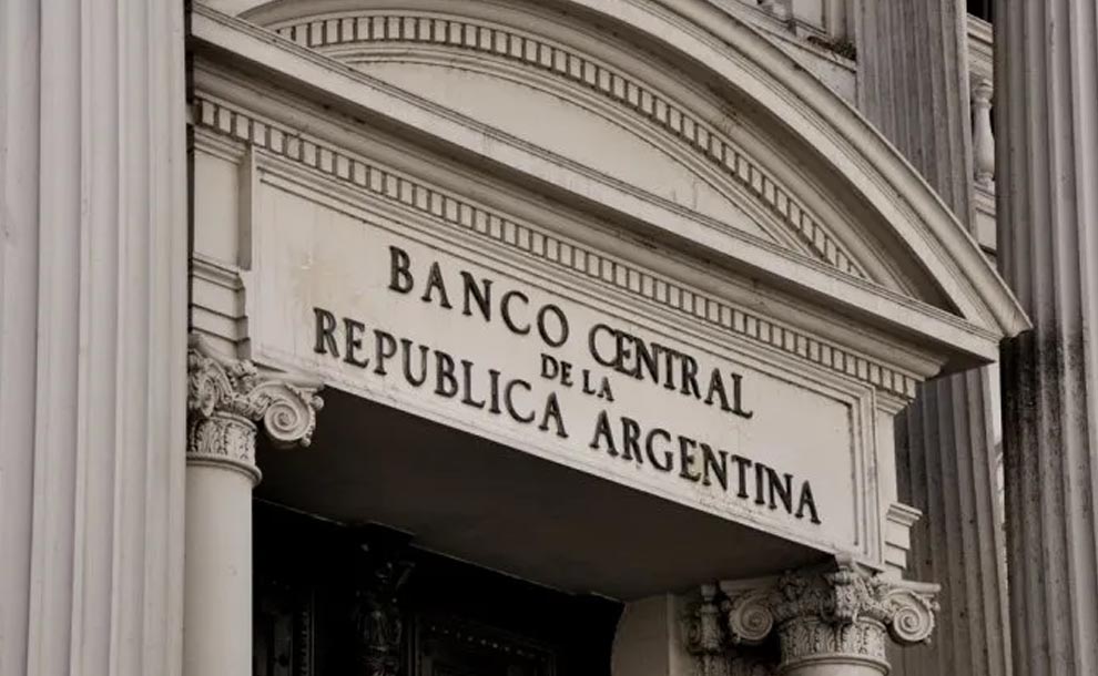 El Banco Central tuvo que salir a vender ayer, de las reservas, unos U$S 200 millones para atender compromisos de importación.