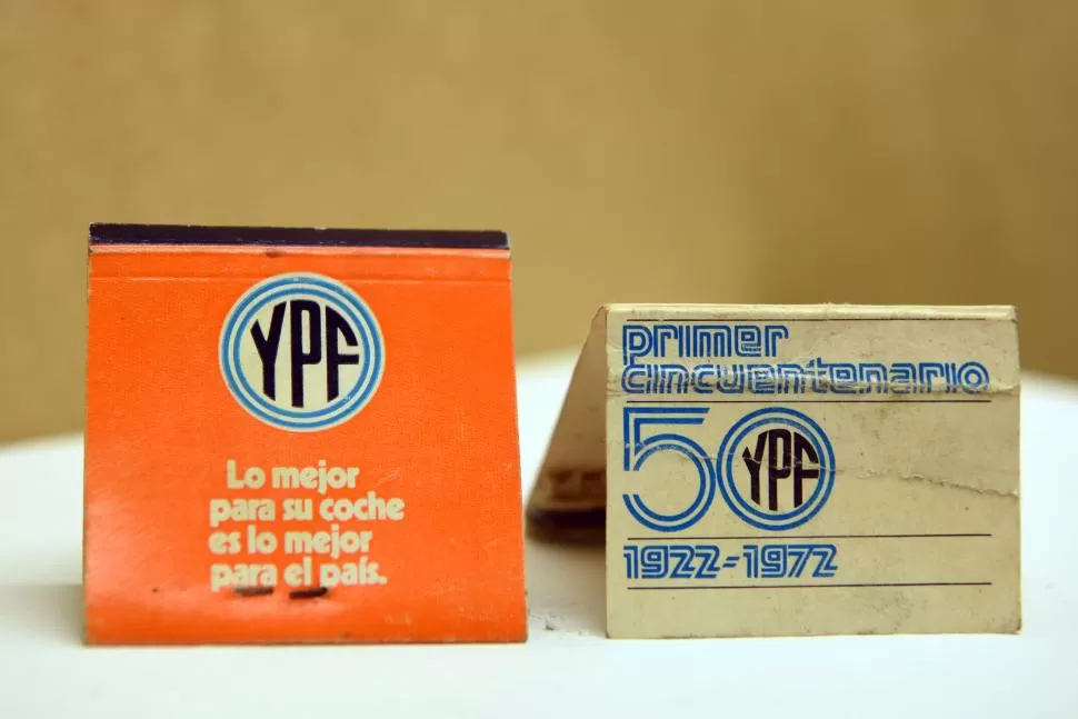 CONMEMORATIVOS. Cajitas que salieron al mercado por los 50 años de la petrolera argentina. 
