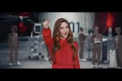 Shakira publicó un nuevo videoclip y hace referencia a Piqué