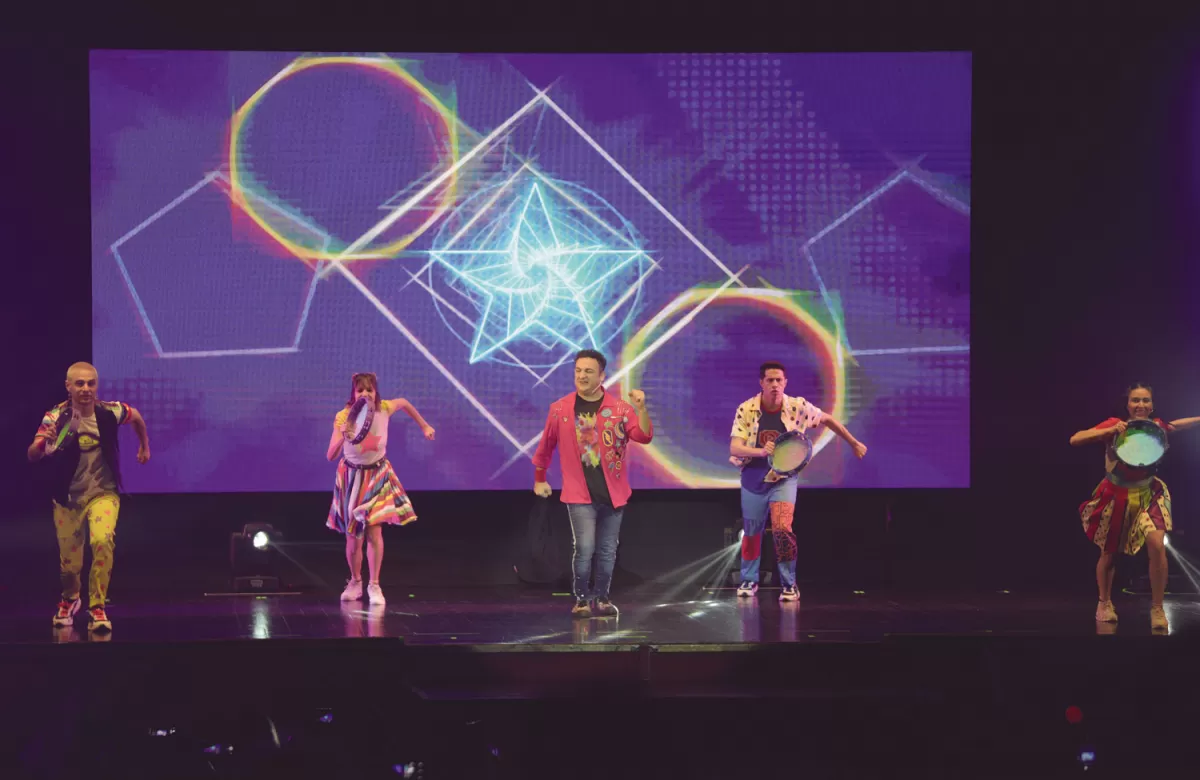 EL EQUIPO. Como en la tele, Topa compartió el escenario con su grupo de amigos inseparables (Cami, Fer, Flor y Hugo).