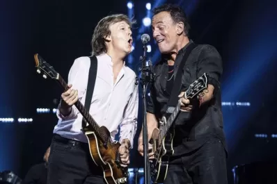 Una guitarra, una voz, unas canciones pueden cambiar el mundo