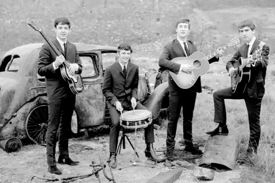 LIVERPOOL, 1962. Una de las primeras fotos de promoción de The Beatles. 