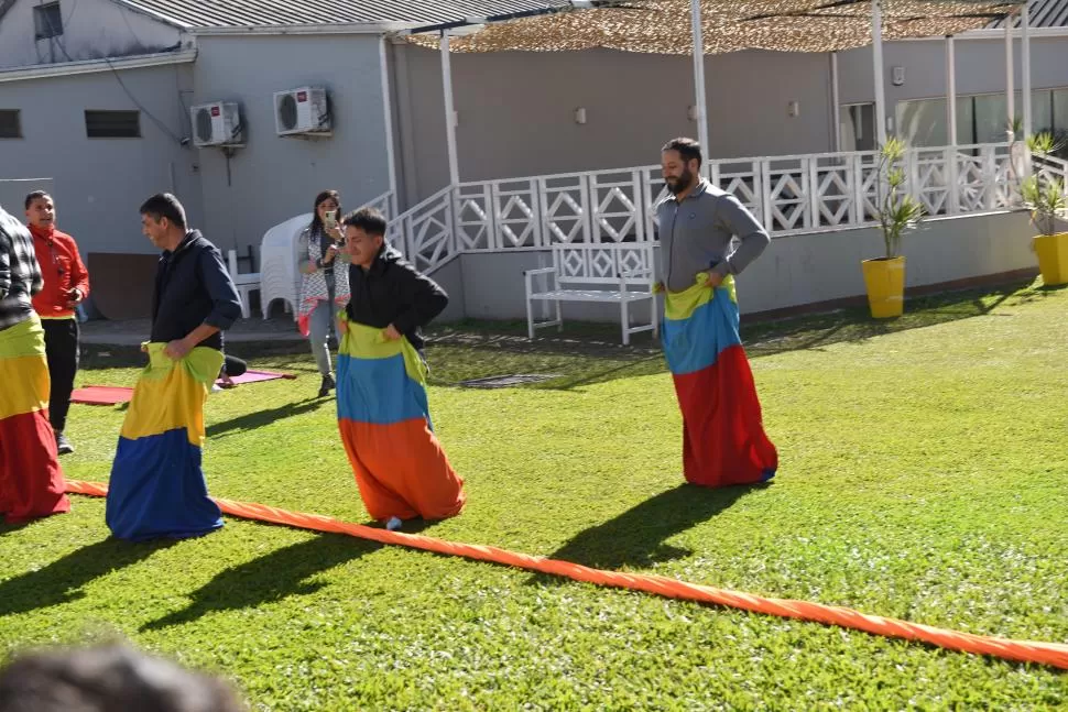 SIN PARAR. Los festejados se divirtieron con juegos durante varias horas. 