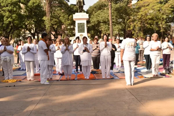 Brindarán una clase pública y gratuita en la plaza Independencia por el Día Mundial del Yoga