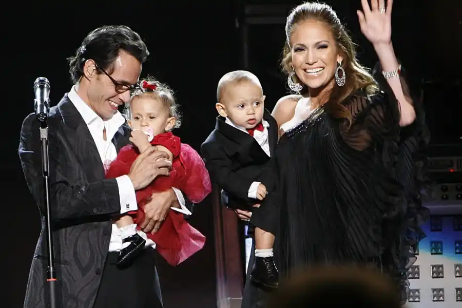 JLO y Marc Anthony junto a sus hijos 