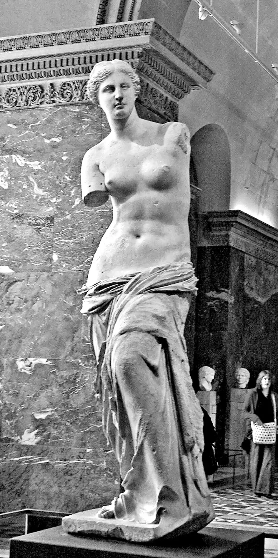 VENUS DE MILO. Una figura diferente y contraria a la extrema delgadez que se impone en la moda de los siglos XX y XXI.