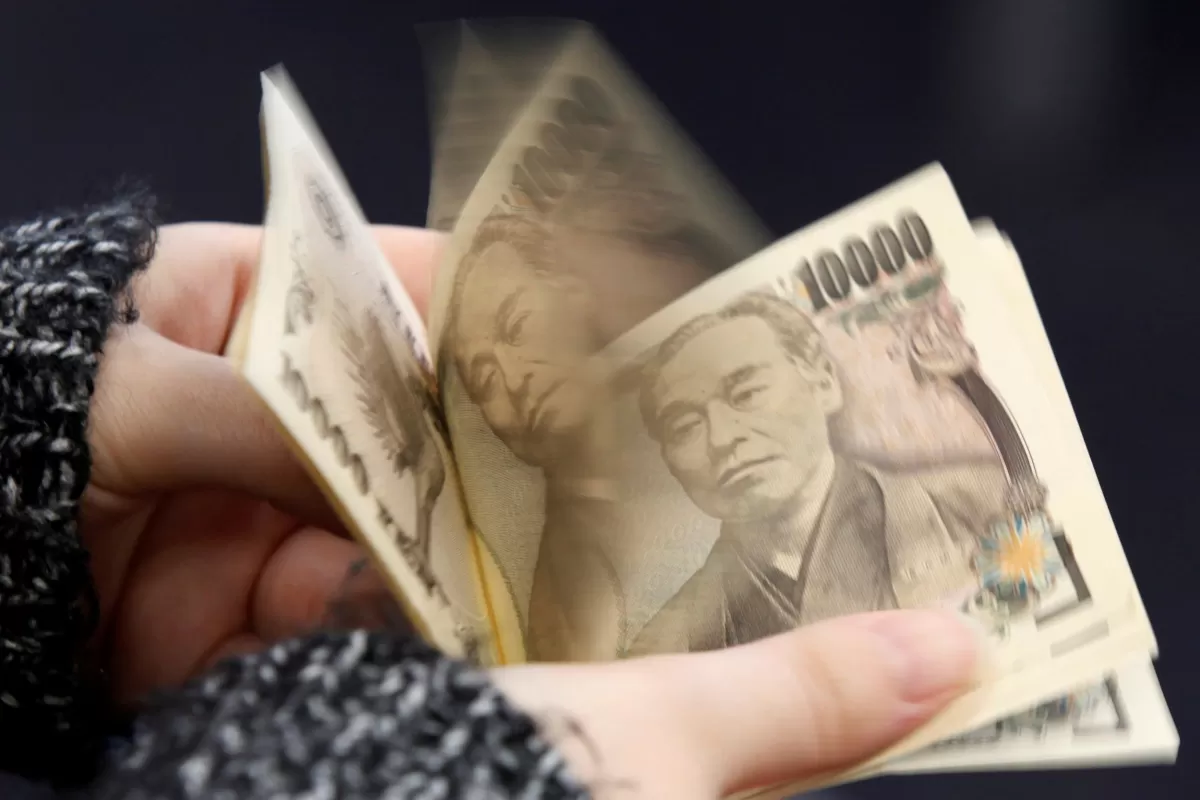 El yen cae a un nuevo mínimo de 24 años frente al dólar