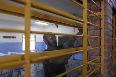 El Gobierno invertirá más de $40 millones en reponer vidrios en escuelas de Tucumán