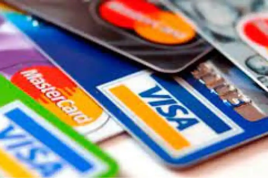 ¿Cómo se puede sacar dinero en efectivo con las tarjetas de crédito?