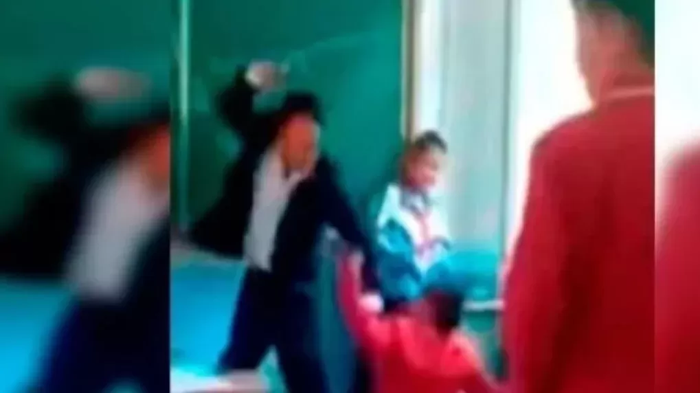 El docente que golpeó a un alumno por hacerle bullying a un compañero rompió el silencio