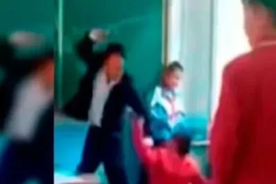 El docente que golpeó a un alumno por hacerle bullying a un compañero rompió el silencio