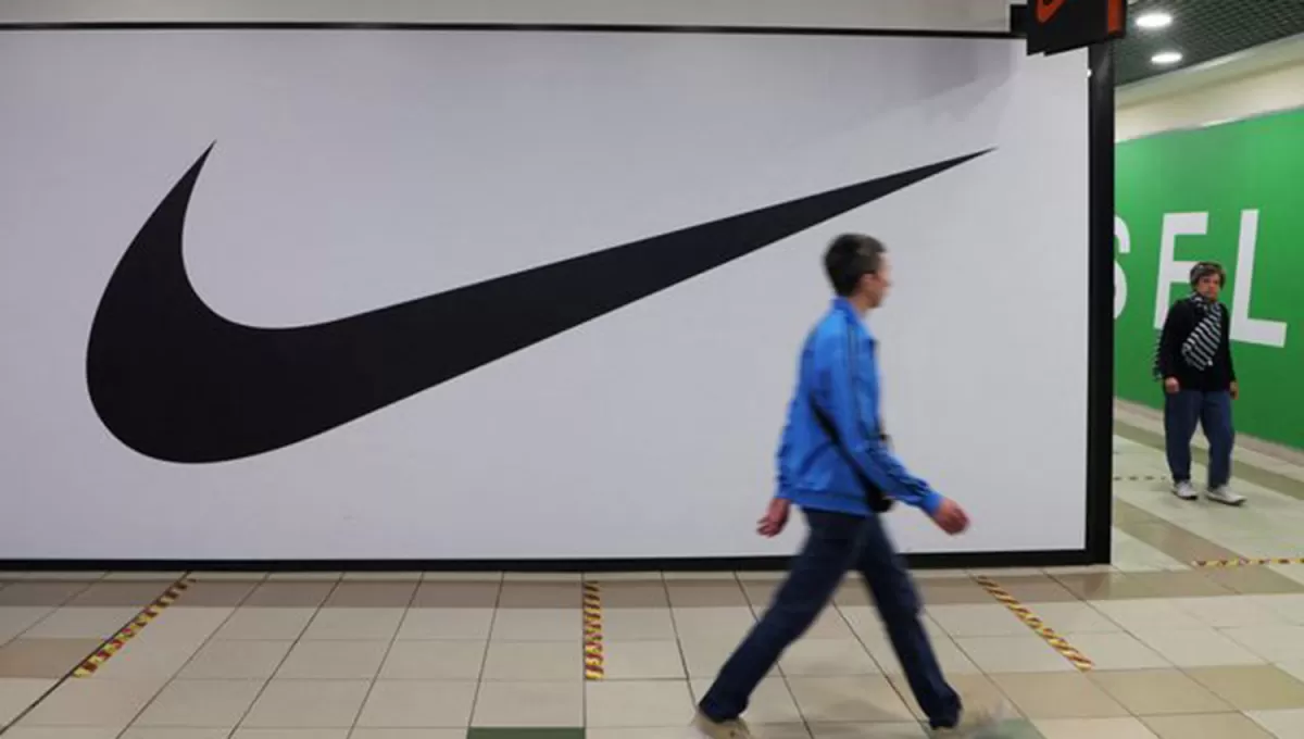 UNA MÁS. Nike su sumó a una creciente lista de empresas occidentales, incluyendo McDonald's y Starbucks, que se retiraron del mercado ruso debido a la ofensiva en Ucrania.