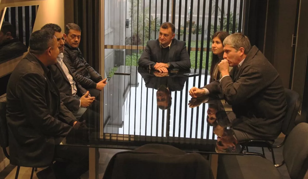 MITIN. El legislador Raúl Albarracín se reunió con la nueva cúpula de la Policía Federal.