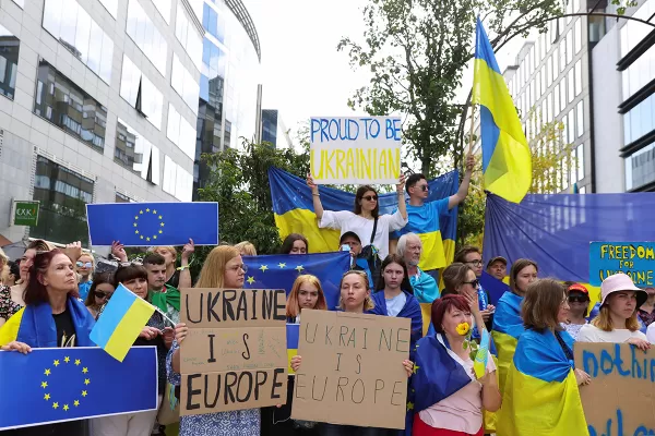 La Unión Europea abre una puerta a Ucrania y a Moldavia