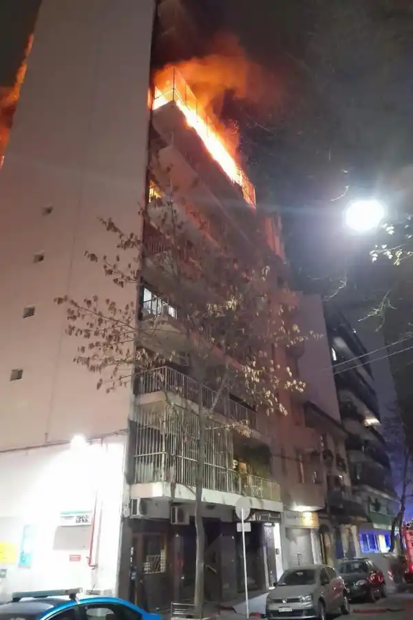 Incendio en Recoleta: el padre de la familia intentó salvarlos pero murieron la madre y cuatro de sus hijos