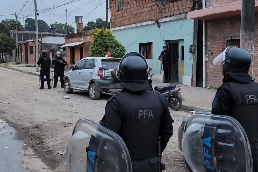 Realizan un allanamiento antidroga en el barrio Almafuerte