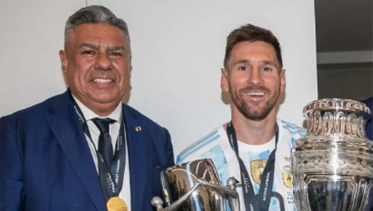 DUO GANADOR. Con Tapia como conductor de la AFA, Messi ganó la Copa América y la Finalissima.