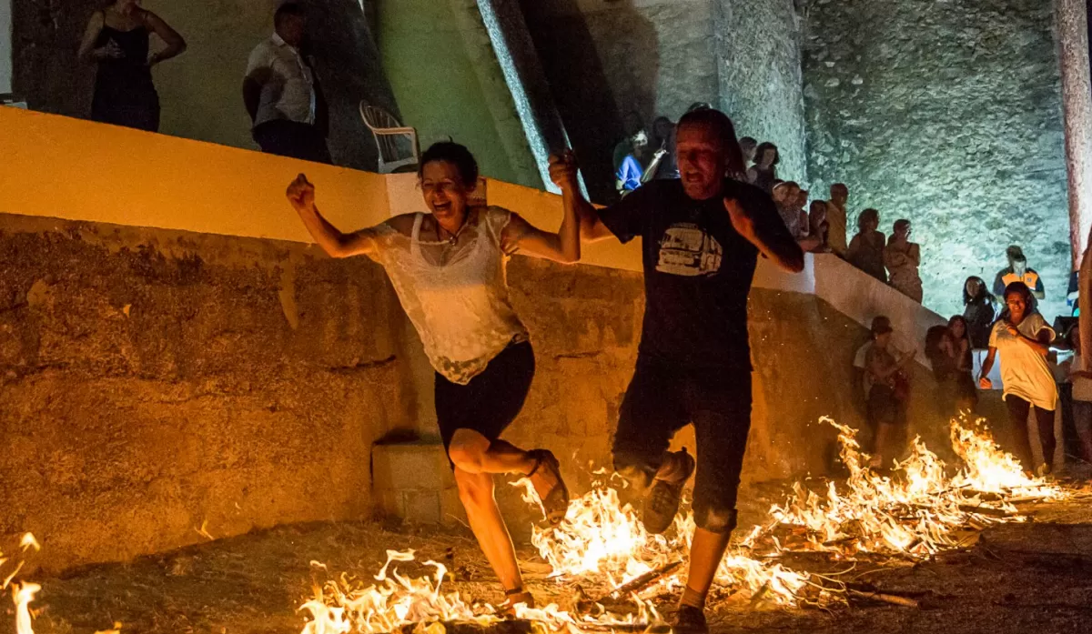 El fuego es una tradición en la Fiesta de San Juan