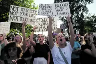 La Corte Suprema de Estados Unidos revocó la protección constitucional al derecho al aborto