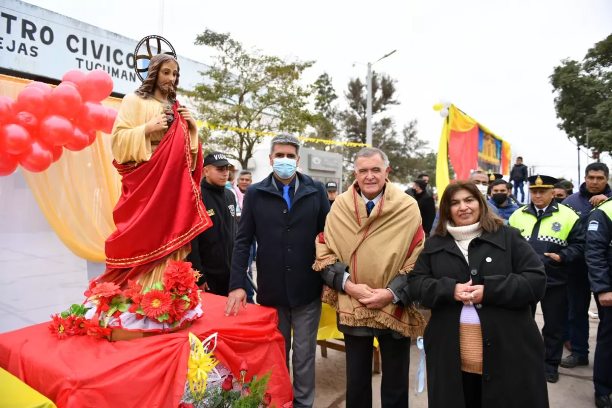 EN LAS CEJAS. Jaldo encabezó el acto oficial por la celebración del 171 aniversario de la localidad. Foto Prensa Gobernación