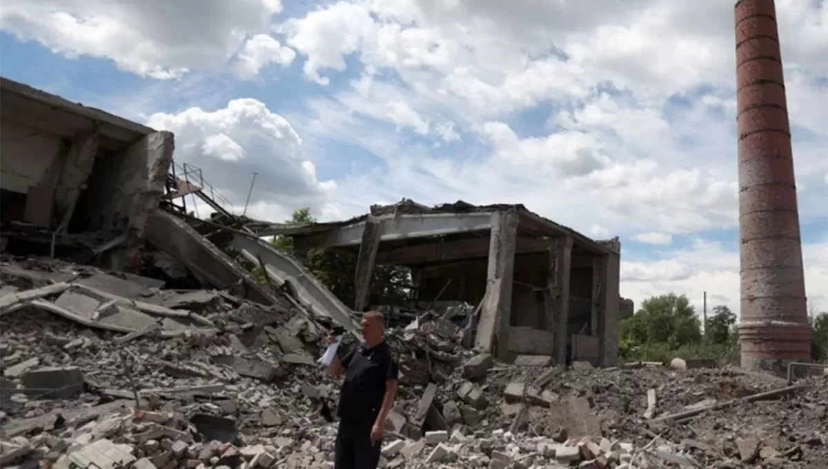 RUINAS. Algunos edificios quedaron reducidos a escombros según informaron agencias internacionales.