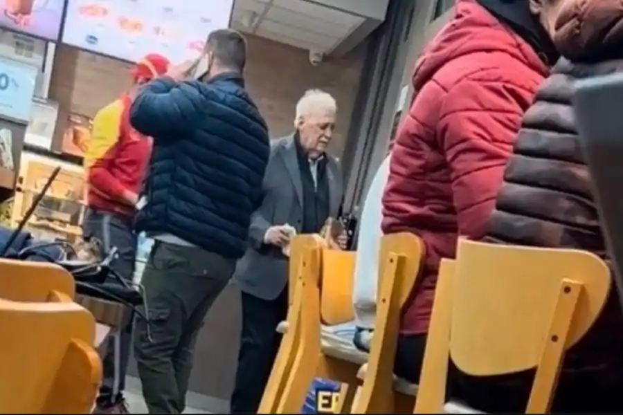 Ginés, en la estación de servicio.