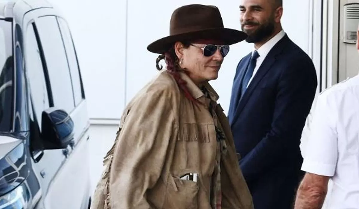 CAPTADO. Johnny Depp fue fotografiado en París, donde prepara su regreso al cine.