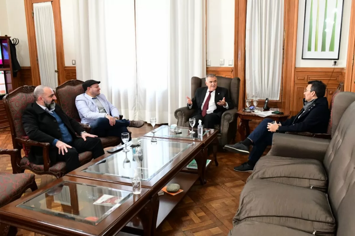 EN CASA DE GOBIERNO. Jaldo se reunió con representantes del sector panadero de Tucumán. Foto Comunicación Pública