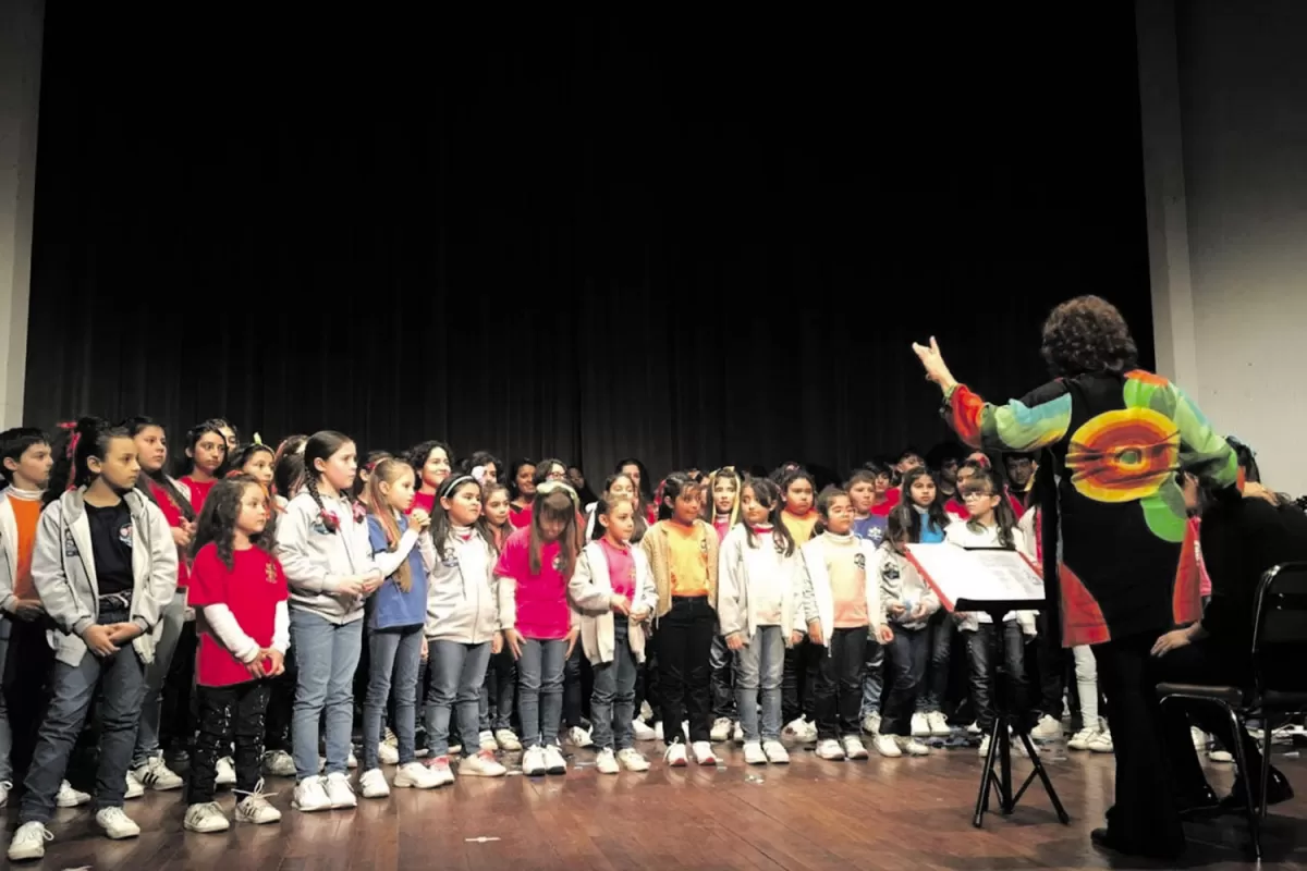 Encuentro de tres coros en el Centro Cultural Virla