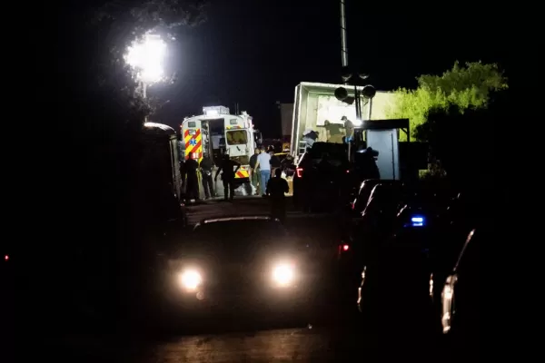 Pilas de cuerpos: hallan 46 migrantes muertos dentro de un camión, en Texas