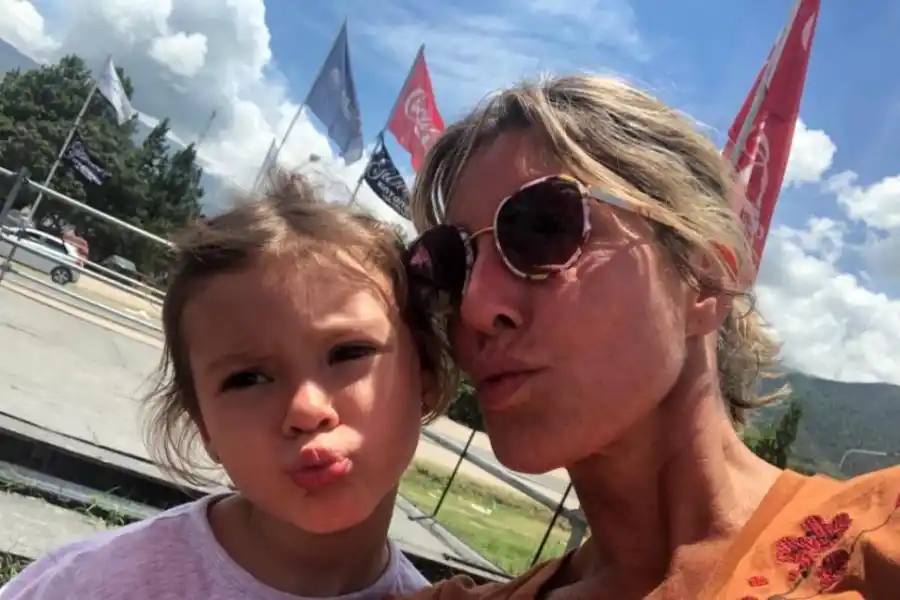 FELICIDAD. Cynthia Torres Stockl, su esposo y Joaquina, antes de la llegada de Felicitas.