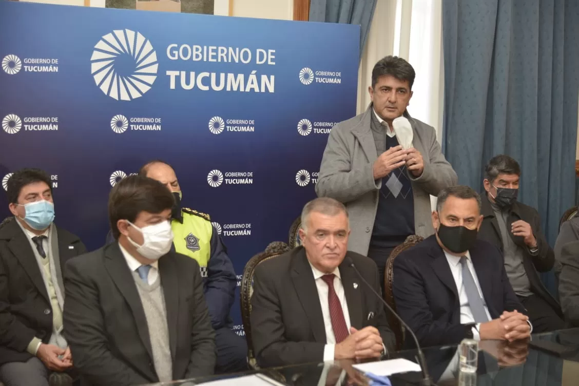 CONFERENCIA. Soria (de pie) y Jaldo dieron por cerrado el caso con la baja del expediente y algunas aclaraciones.