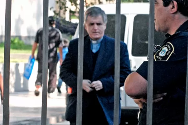 Extendieron la condena al padre Grassi por abuso sexual dos años más