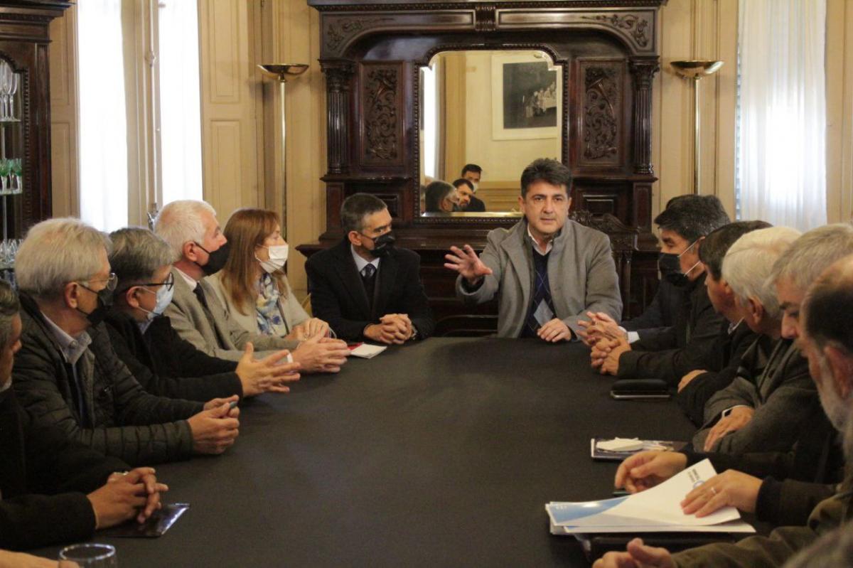 El ministro de Obras Públicas, Fabián Soria, durante una reunión oficial en la Casa de Gobierno, a la espera de contar con un espacio específico para su repartición.