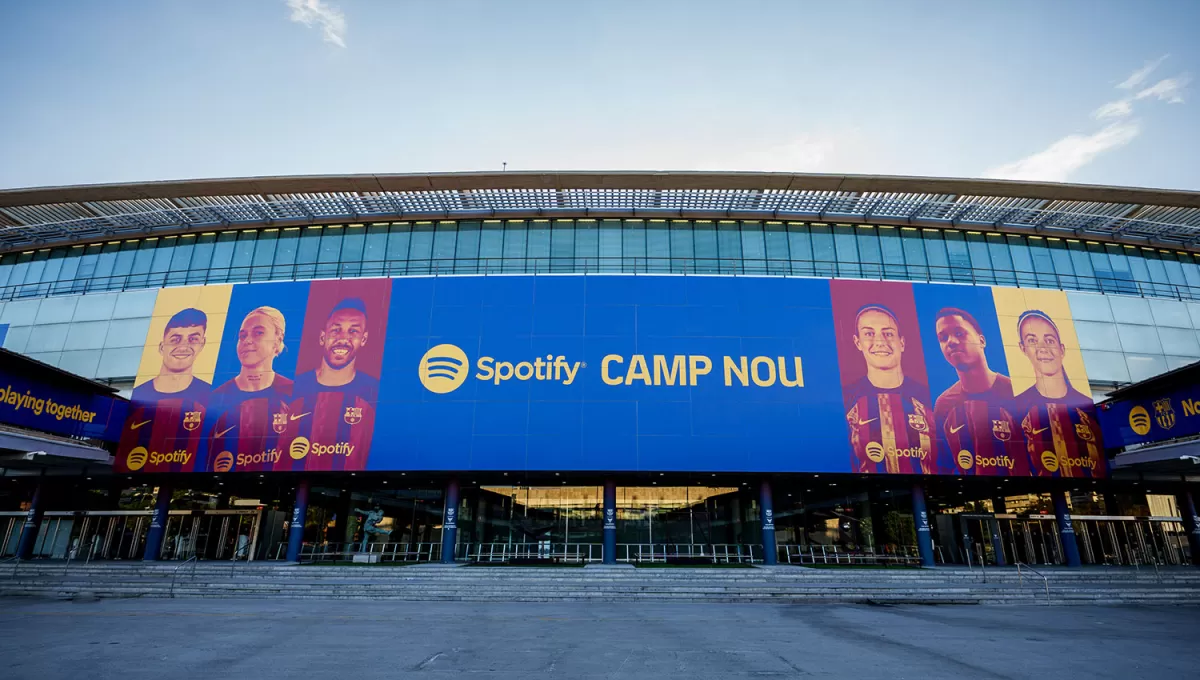 NUEVA FACHADA. El Campo Nou lucirá desde ahora el nombre de Spotify.