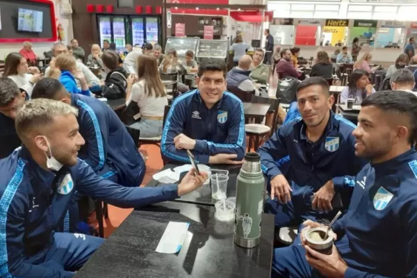 ¿Viaja o no viaja?: hay gestiones de dirigentes para que Carlos Lampe se quede en Atlético Tucumán