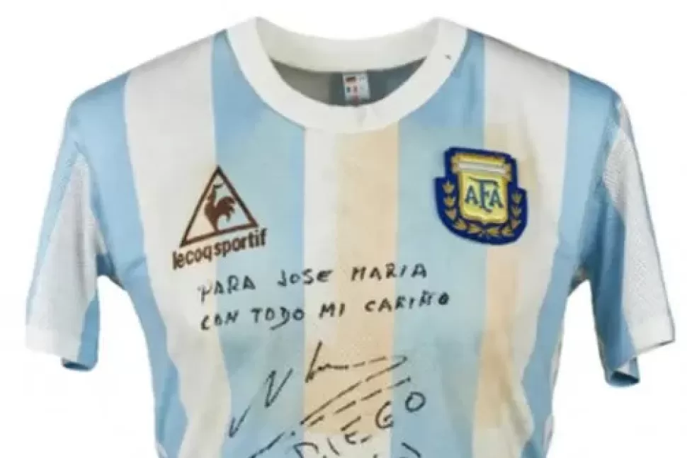 La camiseta de Diego Armando Maradona.