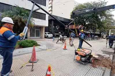 La Municipalidad renovó artefactos lumínicos en el microcentro