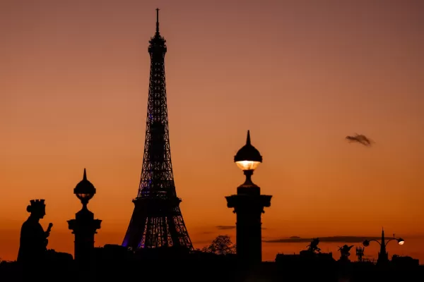 Advierten que la Torre Eiffel está llena de óxido y necesita una reparación completa