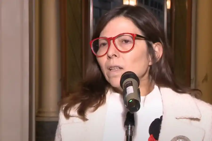 SILVINA BATAKIS. Luego de jurar, la flamante ministra de Economía dijo que, durante su gestión, continuará el programa económico que vino aplicando el Gobierno.