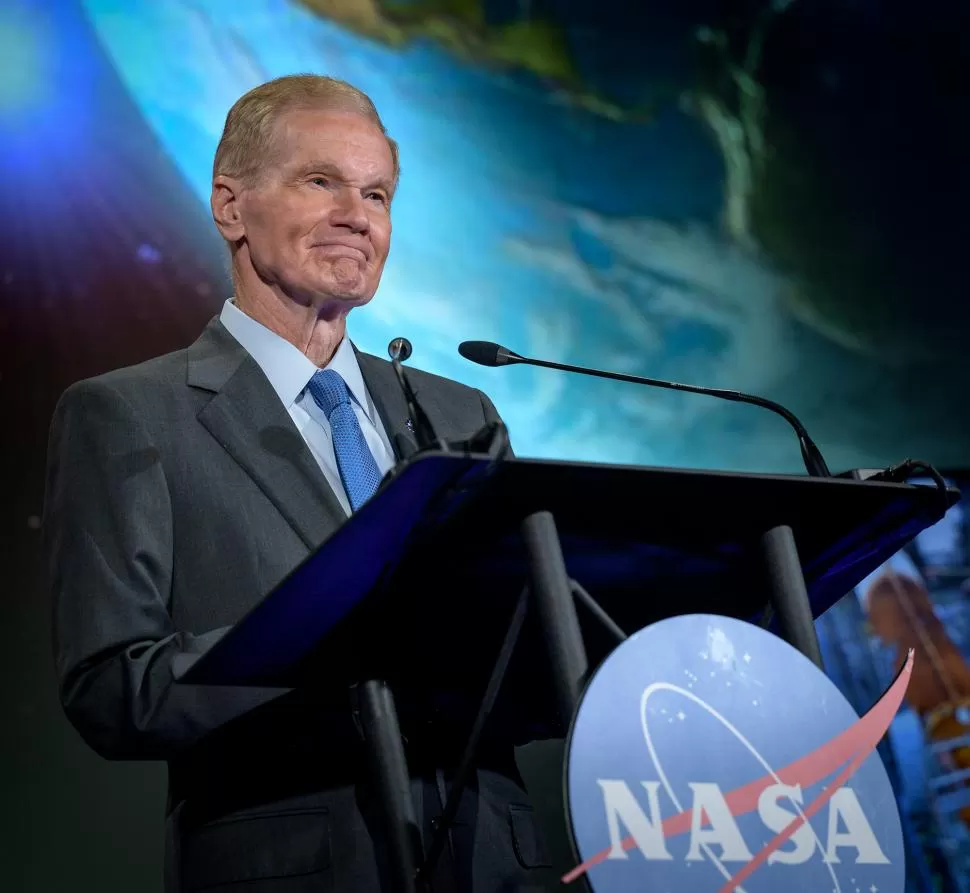 MAPA DE TAREAS. Ante funcionarios de la NASA, Nelson habló sobre misiones futuras, a la Luna y a Venus. 