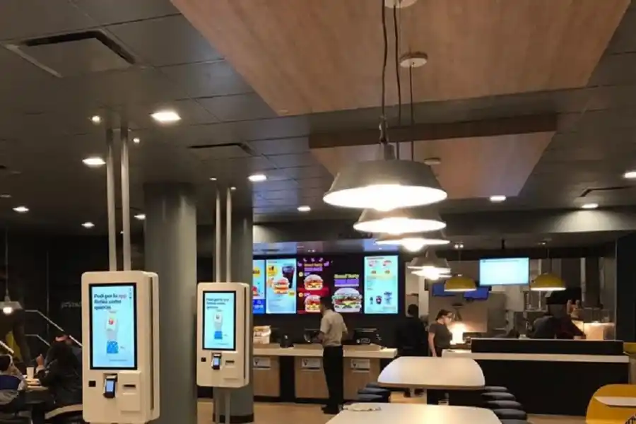 McDonalds reabre las puertas del primer local que llegó a Tucumán: remodelación y nueva tecnología