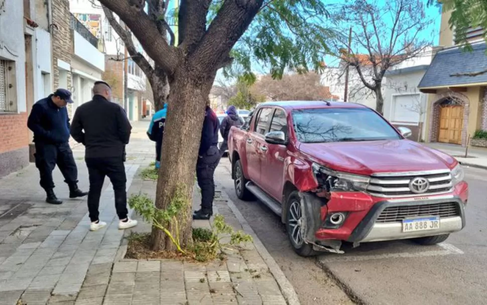 La camioneta de Ricardo Iorio, tras el choque. (Foto: Twitter / @SassoGerman).