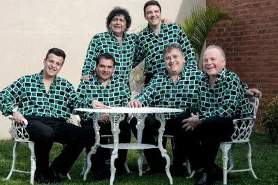 Los Palmeras: les embargaron el colectivo por la demanda de $22 millones