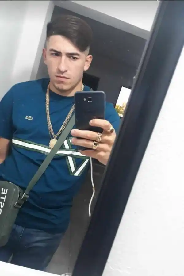 TRADICIONAL. Juan de Dios López mostró en una foto las joyas de oro que utilizaba.