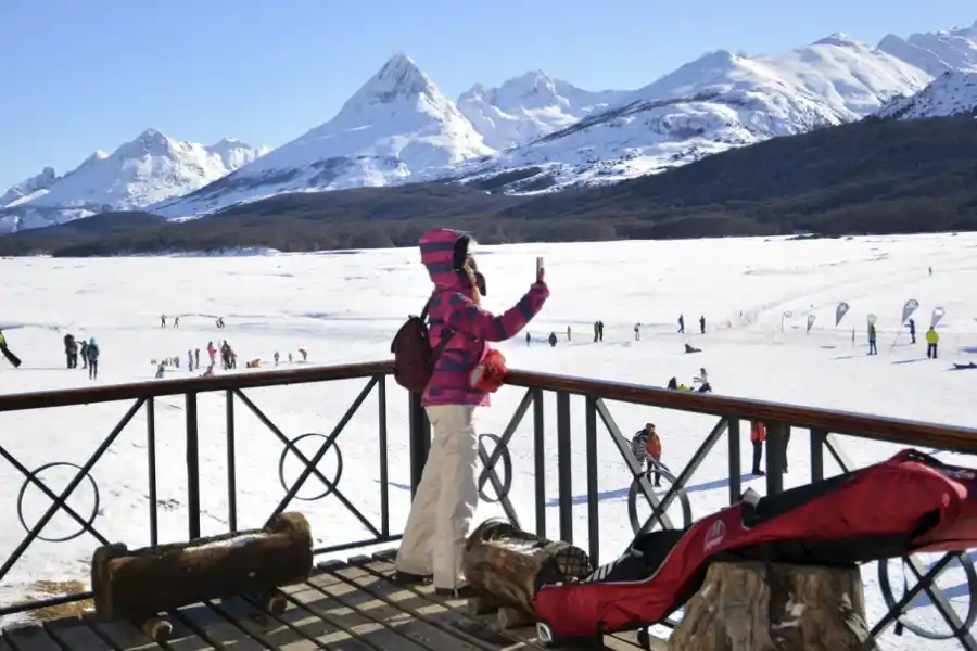 Los lugares con nieve suelen ser los más elegidos para viajar en esta época del año (Instituto Fueguino de Turismo)