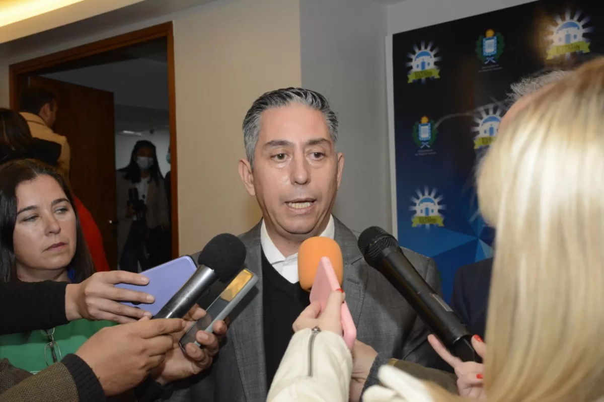 OFICIALISTA. El edil Vargas Aignasse explica los alcances de la normativa. Foto de Twitter @vargas_aignasse