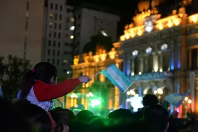Durante el Día de la Independencia, colectivos ofrecerán un servicio gratuito para llegar a Casa de Gobierno